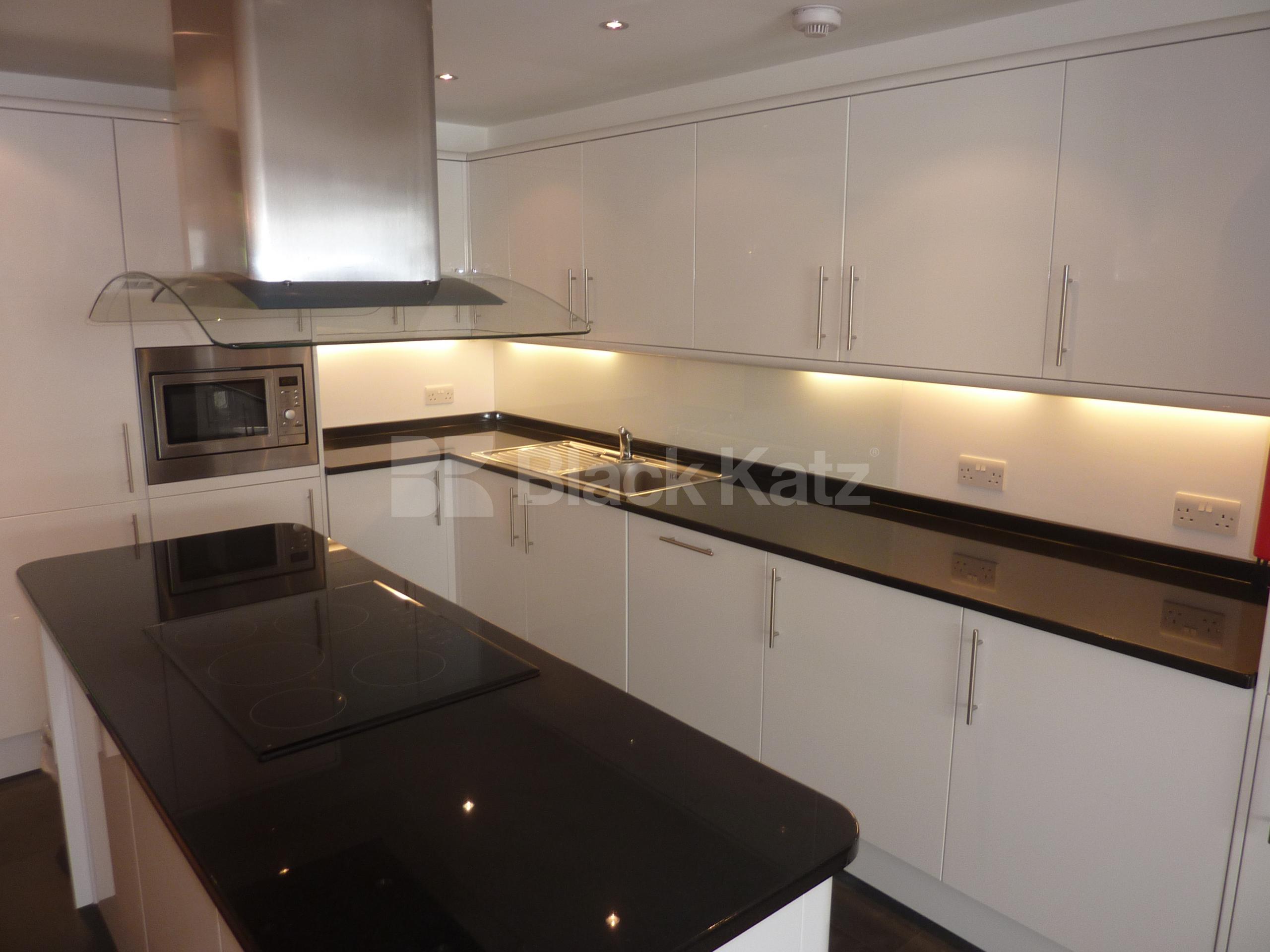			VIEWINGS ESSENTIAL, 3 Bedroom, 1 bath, 1 reception Apartment			 Gloucester Avenue, CAMDEN NW1